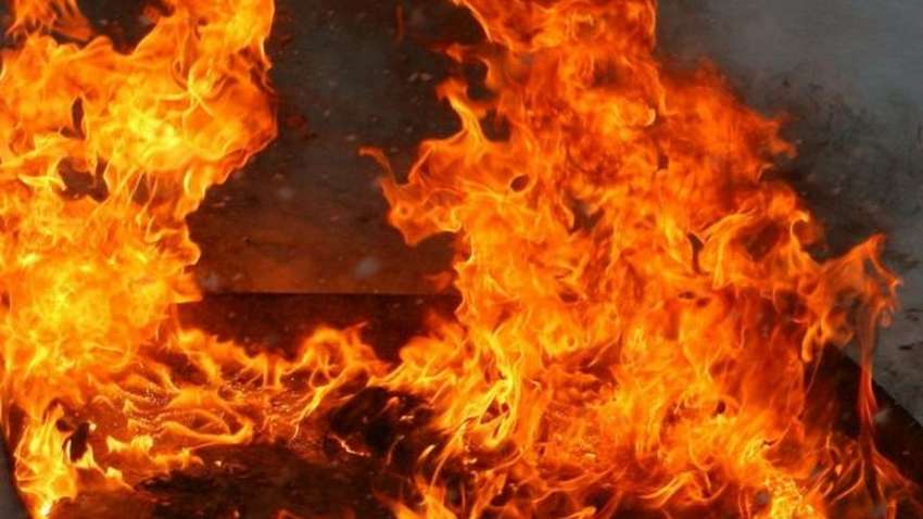 У побережья Калифорнии загорелось судно, 30 человек в опасности