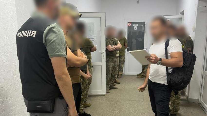 Чиновников ТЦК обнаружили на взятках: за что они брали деньги Чиновников ТЦК обнаружили на взятках: за что они брали деньги