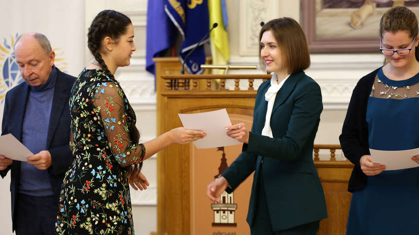 270 українських учнів стали лауреатами стипендії Президента 