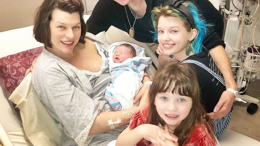 Милла Йовович родила третьего ребенка