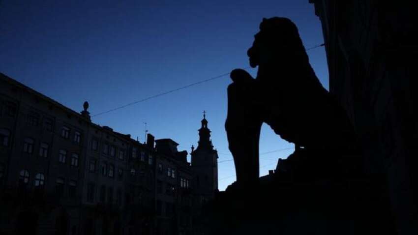 "Это нонсенс": во Львове больницам и электротранспорту будут отключать свет 