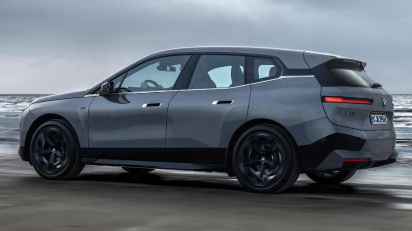 BMW представила авто, которое меняет цвет по нажатию кнопки (ВИДЕО) 