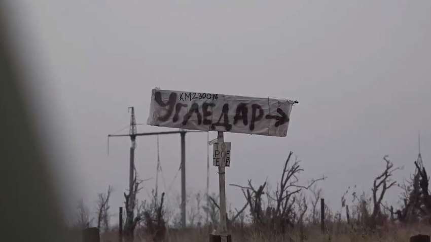 Вугледарські «ждуни» обіймали терориста Пушиліна в одному з підвалів зруйнованого вщент міста Вугледарські «ждуни» обіймали терориста Пушиліна в одному з підвалів зруйнованого вщент міста