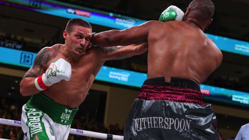 Усик достроково переміг у дебютному бою проти американського суперважкоатлета