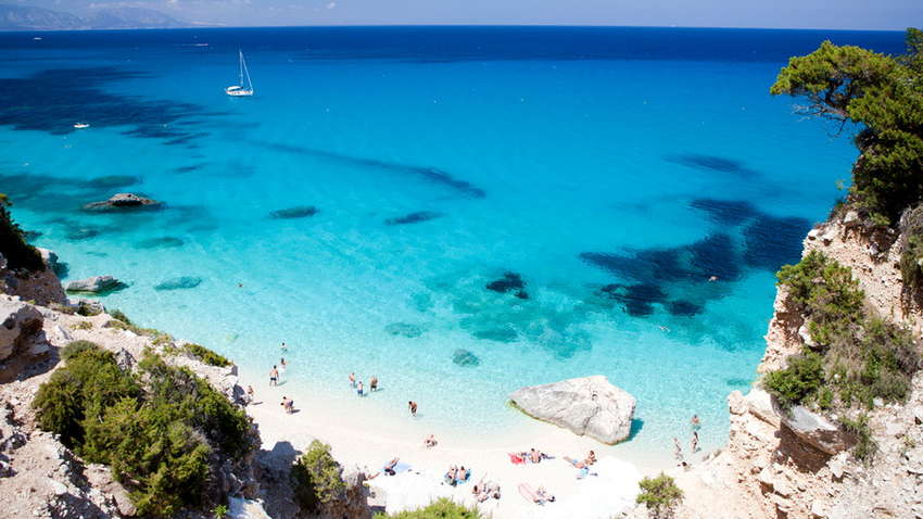 Французской семье грозит тюремный срок за кражу песка на Сардинии