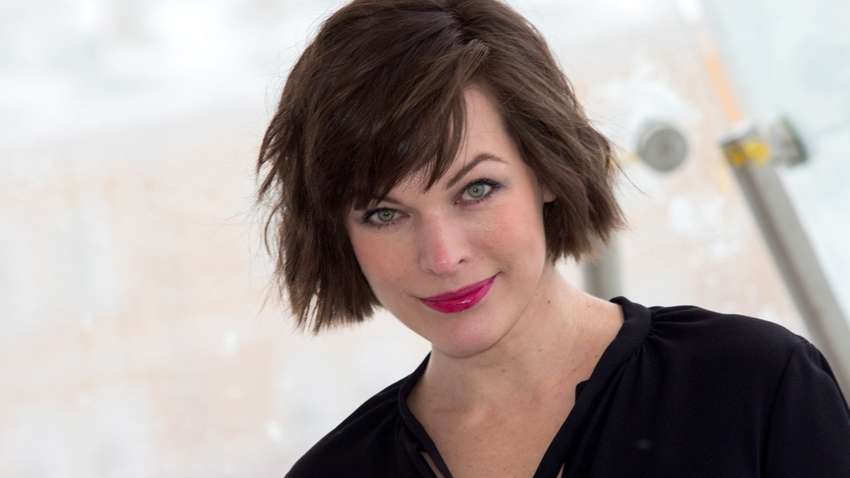 Новорожденная дочь Миллы Йовович тяжело заболела