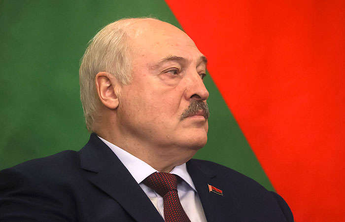 Лукашенко знову зібрався на поклон до Сі: що задумав