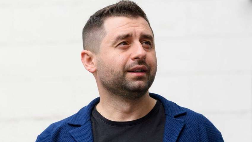 Арахамия о помощи от США: Меньше денег, больше людей на фронте Арахамия о помощи от США: Меньше денег, больше людей на фронте