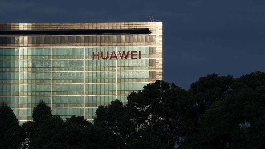 Компанія Huawei планує побудувати власний завод у Європі