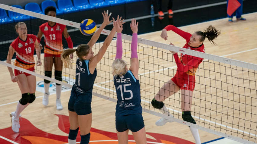 Украинские волейболистки сыграли очередные матчи в Суперлиге