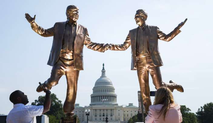 Це Трампу не сподобається: яку статую встановили навпроти Капітолію (ФОТО) Це Трампу не сподобається: яку статую встановили навпроти Капітолію (ФОТО)