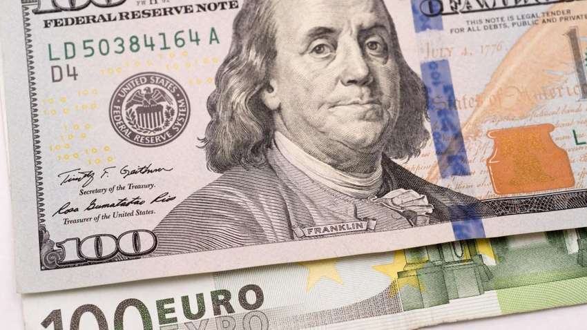 Как изменится курс доллара перед новогодними праздниками: прогноз аналитика