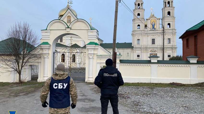 СБУ взялась за проверку храмов УПЦ МП в Хмельницкой области СБУ взялась за проверку храмов УПЦ МП в Хмельницкой области
