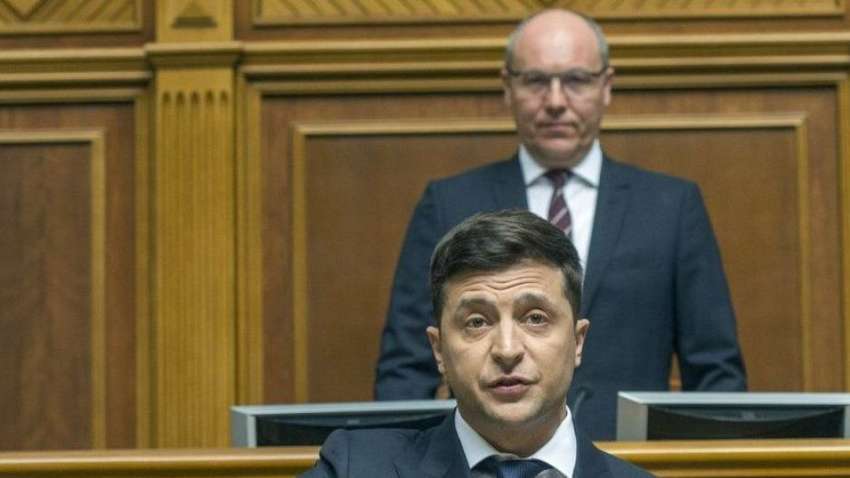 Парубій прийшов голосувати без паспорта, а Зеленський загубив дружину