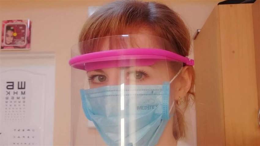 Первый звонок в Украине: учителя будут проводить уроки в защитных щитках Первый звонок в Украине: учителя будут проводить уроки в защитных щитках