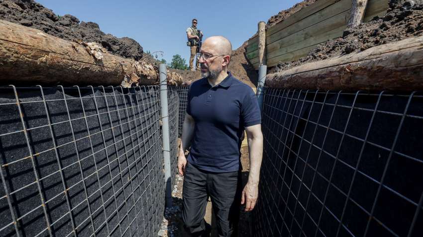 Шмыгаль рассказал о состоянии укреплений под Запорожьем: нужно ли начинать волноваться