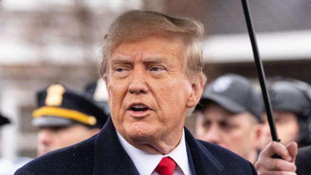 Трамп розраховує посадити Україну і РФ за стіл переговорів. Чим шантажуватиме 