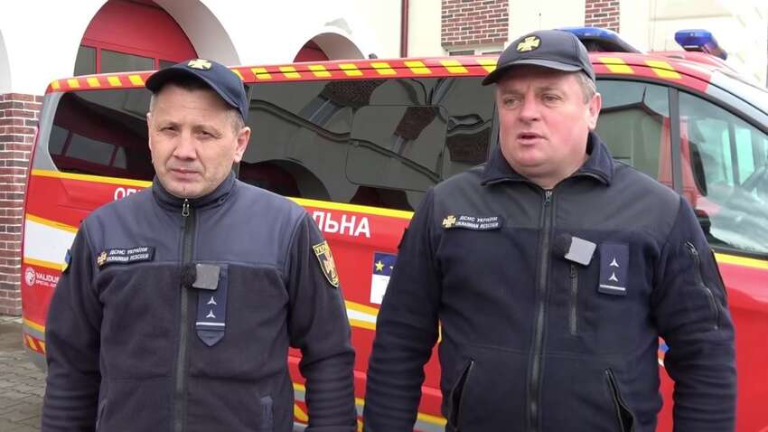 Рятувальник – це в крові: два ДСНСники у вихідний врятували батька та трьох малих дітей Рятувальник – це в крові: два ДСНСники у вихідний врятували батька та трьох малих дітей