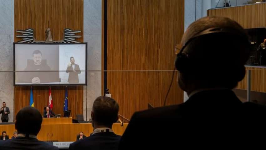 Австрийские депутаты провели акцию протеста во время выступления Зеленского: кто они