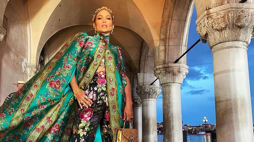 Дженніфер Лопес забула зняти цінник з свого одягу на вечірці Dolce Дженніфер Лопес забула зняти цінник з свого одягу на вечірці Dolce