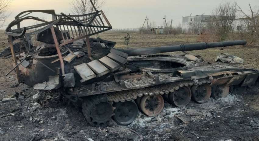 Танки, БТРы, БМП, пехота на мотоциклах: Россия пошла в рекордное наступление колоннами (ВИДЕО)