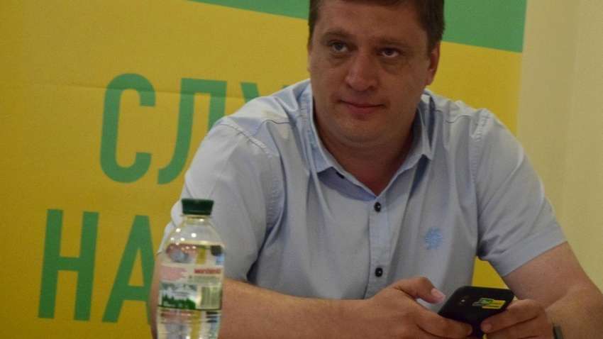 З «Слуги народу» офіційно вигнали нардепа, який відсидів за зґвалтування