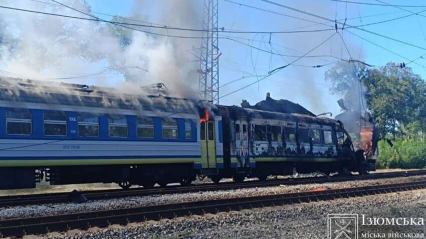 РФ розтрощила пасажирський поїзд: масштаби пожежі вражають, є поранені (ФОТО)