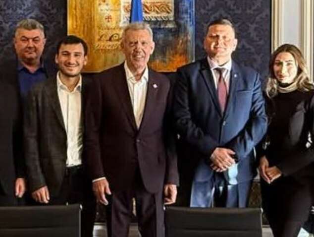 У Зеленского отомстили Кивалову за фото с Залужным, а послу не простили комментарий про "шашлыки" У Зеленского отомстили Кивалову за фото с Залужным, а послу не простили комментарий про "шашлыки"