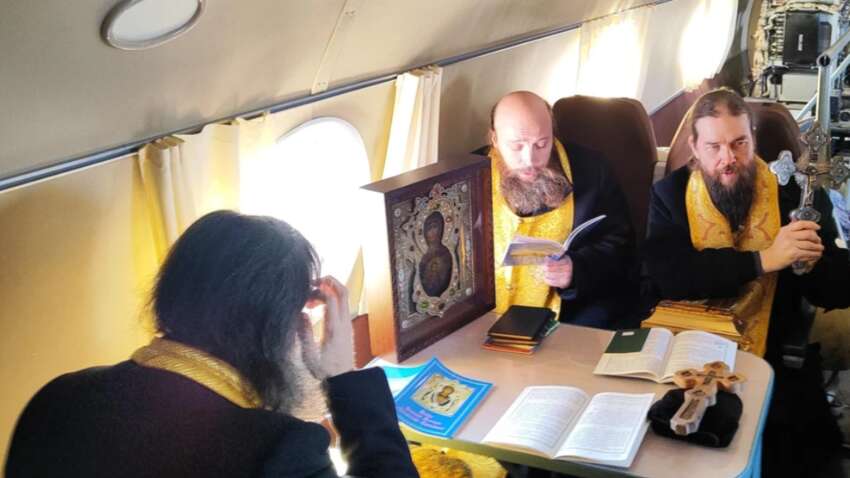 Когда ПВО бессильно: русские священники отправились в небесный крестовый ход