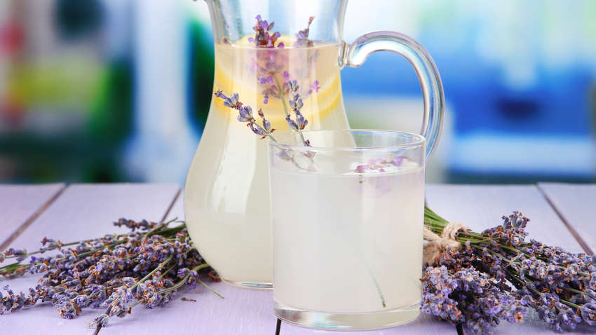 Лимонад з імбиром і лавандою: рецепт освіжаючого напою