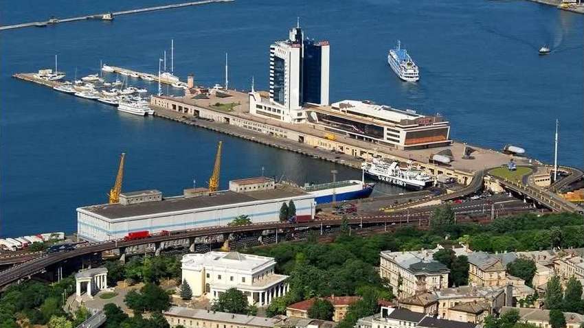 Морской вокзал в Одессе угрожают взорвать