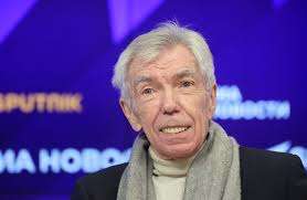 Популярный русский ведущий перестал узнавать родных: что с ним