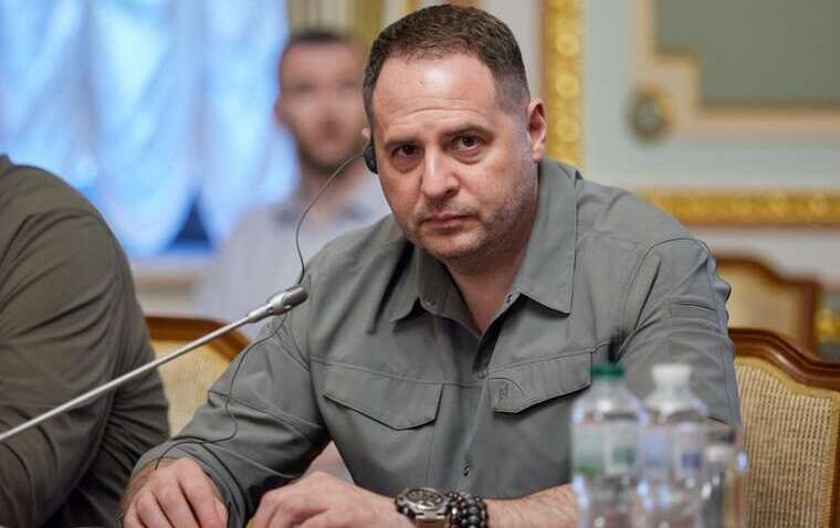 Ермак, Сибига и Умеров внезапно прибыли в Париж: с кем будут идти переговоры