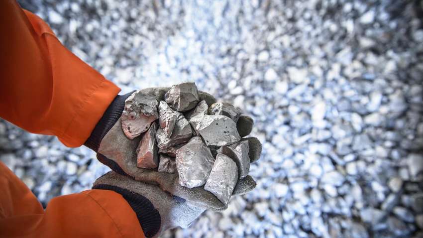 Зброя, виготовлена з українського металу, продовжує вбивати українців