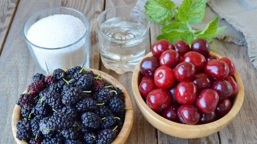 Минздрав рекомендует включить в ежедневный рацион шелковицу и черешню