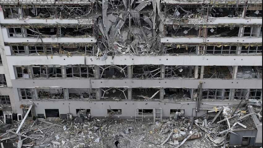 Ракетний удар РФ по Києву:  офіси відомих телеканалів зазнали суттєвих пошкоджень