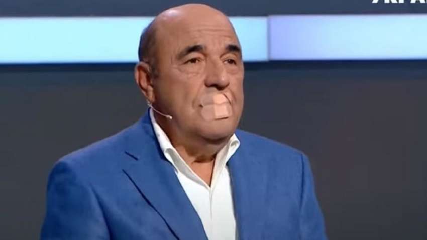 Рабинович заклеил себе рот в прямом эфире: зачем (ВИДЕО) Рабинович заклеил себе рот в прямом эфире: зачем (ВИДЕО)