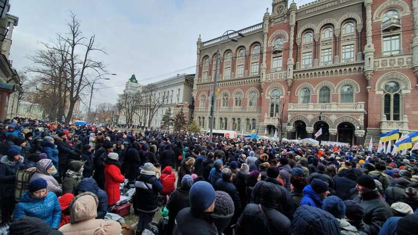 Замах на вбивство у Харкові і штурм Нацбанку: яким був цей понеділок