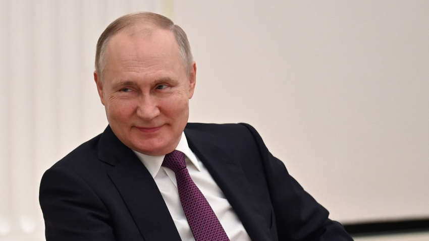 Путін цинічно відреагував на запитання про проблеми в російській армії Путін цинічно відреагував на запитання про проблеми в російській армії