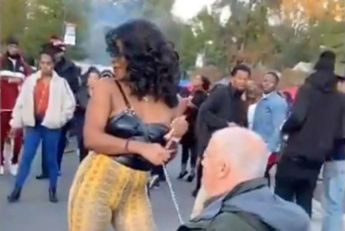 Американка придумала способ, как заставить незнакомцев платить ей и просто так заработала миллионы Американка придумала способ, как заставить незнакомцев платить ей и просто так заработала миллионы