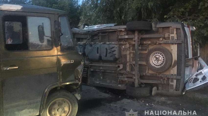 У Дніпрі вантажівка зіткнулася з "швидкої": багато постраждалих