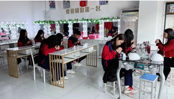 Такого ви точно не очікували: саме ці професії радять здобувати китайським дітям