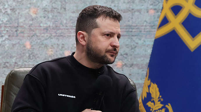 Зеленський відреагував на удар окупантів по багатоповерхівці у Запоріжжі Зеленський відреагував на удар окупантів по багатоповерхівці у Запоріжжі