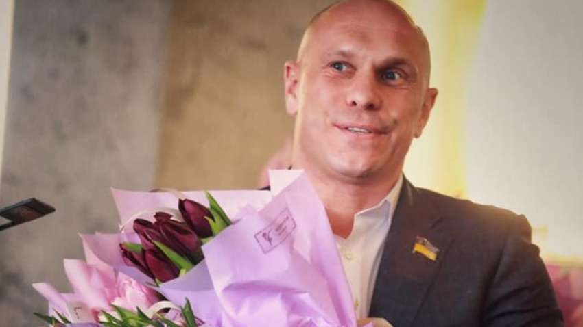 "Девочки, весна пришла": Кива задарил женщин в Раде цветами