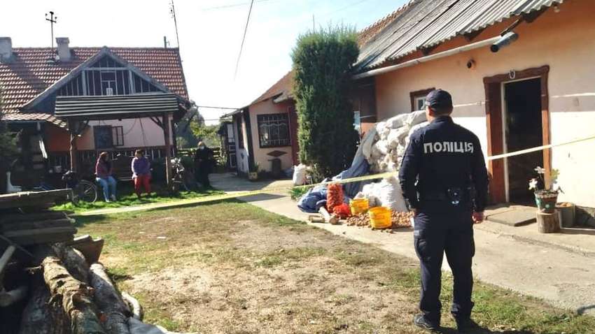 Ударил ножом в спину: на Прикарпатье мужчина зарезал бывшую жену, а затем покончил с собой Ударил ножом в спину: на Прикарпатье мужчина зарезал бывшую жену, а затем покончил с собой