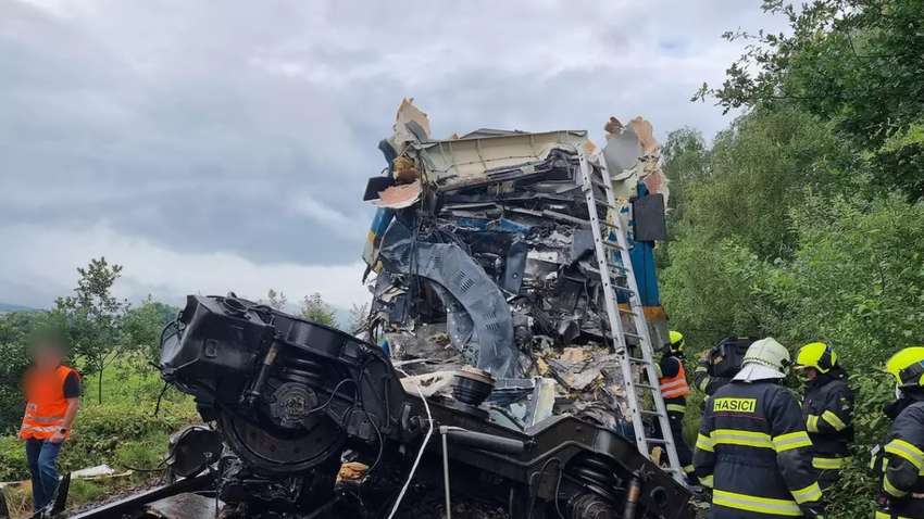 У Чехії зіткнулися два пасажирські потяги: десятки постраждалих (ФОТО)