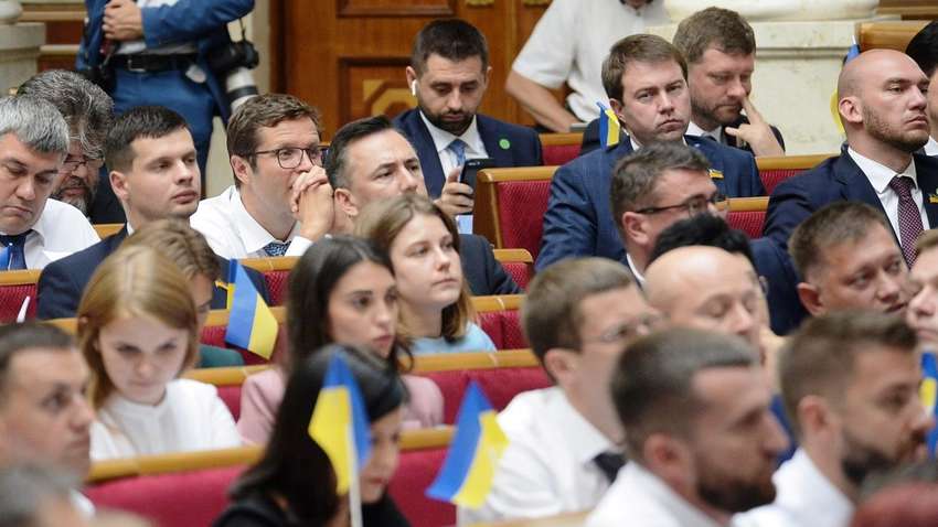 "Имею право на ошибку": нардепы "Слуги народа" выступили в защиту учителей "Всеукраинской школы онлайн"