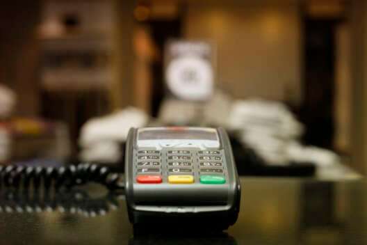 Депутаты хотят ввести всеукраинский кешбэк за безналичные расчеты: в чем подвох