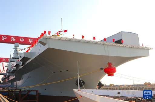 Китай спустив на воду перший корабель-гігант: у чому його унікальність