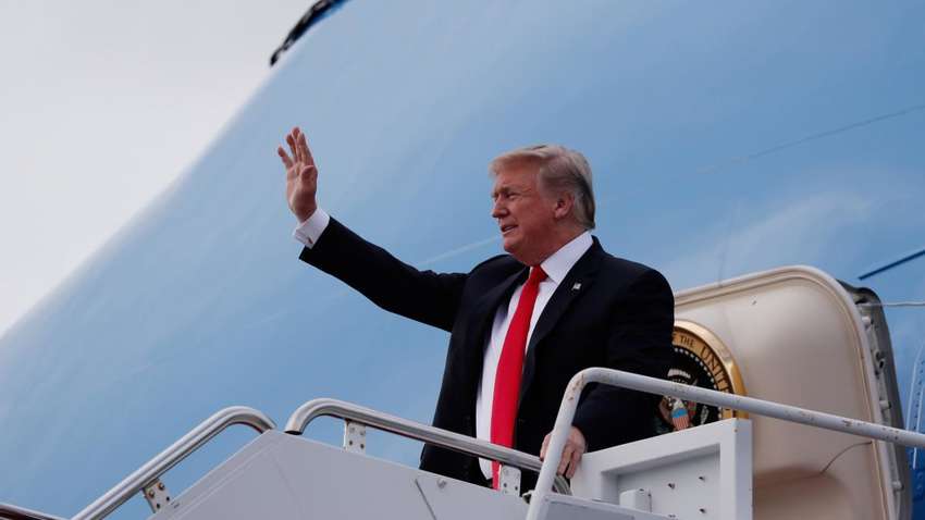 Трампа помітили з туалетним папіром, який прилип до черевика 